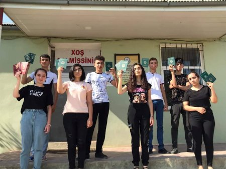 Laçın rayon M.Səfərov adına Qozlu kənd tam orta məktəbində 2020-2021-ci tədris ili üzrə 17 nəfər XI sinif məzununa  tam orta təhsil haqqında attestat verildi