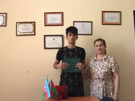 Laçın rayon M.Səfərov adına Qozlu kənd tam orta məktəbində 2020-2021-ci tədris ili üzrə 17 nəfər XI sinif məzununa  tam orta təhsil haqqında attestat verildi