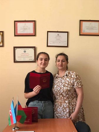 Laçın rayon M.Səfərov adına Qozlu kənd tam orta məktəbində 2020-2021-ci tədris ili üzrə 17 nəfər XI sinif məzununa  tam orta təhsil haqqında attestat verildi