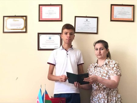 Laçın rayon M.Səfərov adına Qozlu kənd tam orta məktəbində 2020-2021-ci tədris ili üzrə 17 nəfər XI sinif məzununa  tam orta təhsil haqqında attestat verildi