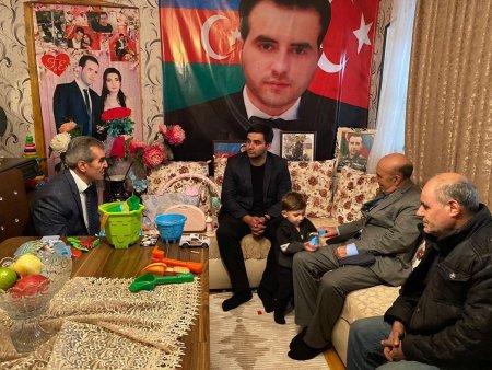 YAP Səbail rayon təşkilatı 44 günlük Vətən müharibəsində şəhid olan iki şəhidin ailəsinə baş çəkib.
