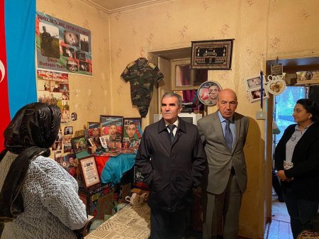 YAP Səbail rayon təşkilatı 44 günlük Vətən müharibəsində şəhid olan iki şəhidin ailəsinə baş çəkib.