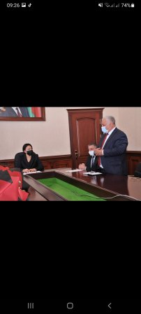 İradə Gülməmmədova mükafatlandırılan təhsil işçiləri ilə görüşdü