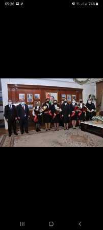 İradə Gülməmmədova mükafatlandırılan təhsil işçiləri ilə görüşdü