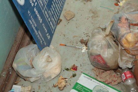 Koronavirus statistika Paytaxtın mərkəzi poliklinikası narkomanların YUVASINA çevrilib: ŞOK GÖRÜNTÜLƏR - FOTO.