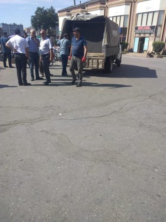 NİZAMİ RAYON İCRA BAŞÇISI TİCARƏTÇİLƏRİ ÇÖRƏKSİZ QOYDU - FOTO