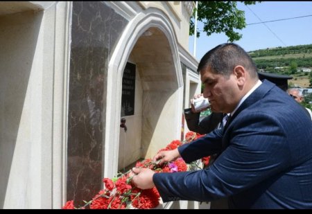 Bu gün Lerik rayonunda 44 günlük Vətən müharibəsində qəhrəmanlıqlar göstərərək şəhidlik zirvəsinə ucalmış şəhid kiçik gizir Əsədullayev Elnur İmran oğlunun doğum günü xatirəsi anılıb.