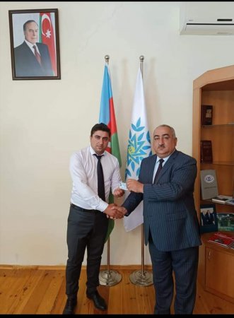 Yeni Azərbaycan Partiyası Laçın rayon təşkilatının qərargahında partiyaya yeni qəbul olan bir qrup gənc üzvlərə partiya biletləri təqdim olunub