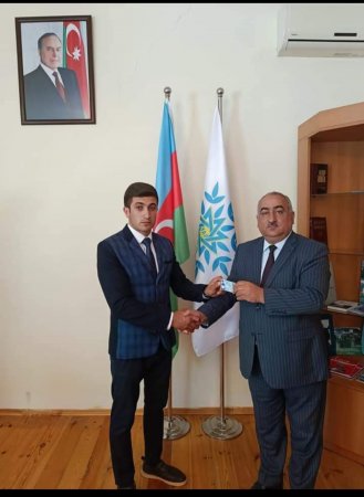 Yeni Azərbaycan Partiyası Laçın rayon təşkilatının qərargahında partiyaya yeni qəbul olan bir qrup gənc üzvlərə partiya biletləri təqdim olunub