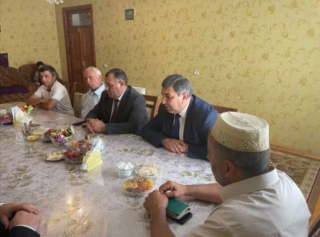 Kəlbəcər Rayon İcra Hakimiyyətinin Başçısı Azər Qocayev və YAP Kəlbəcər rayon təşkilatının sədri Həbib Misirov Bərdə rayonunun Zümürxan kəndində l Qarabağ müharibəsi şəhidi Elşad Salahovun ailəsini ziyarət ediblər.