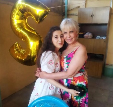 Oğlu və nəvələri ilə fotolarını paylaşdı