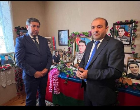Kəlbəcər rayon İcra Hakimiyyəti Başçısının birinci müavini Eldəniz Mehtiyev, YAP Kəlbəcər rayon təşkilatının sədri Həbib Misirov Şəhid ailəsin ziyarət ediblər 