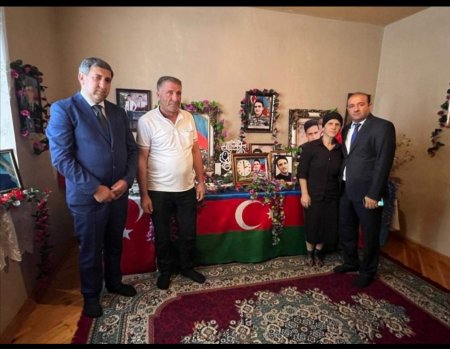 Kəlbəcər rayon İcra Hakimiyyəti Başçısının birinci müavini Eldəniz Mehtiyev, YAP Kəlbəcər rayon təşkilatının sədri Həbib Misirov Şəhid ailəsin ziyarət ediblər 