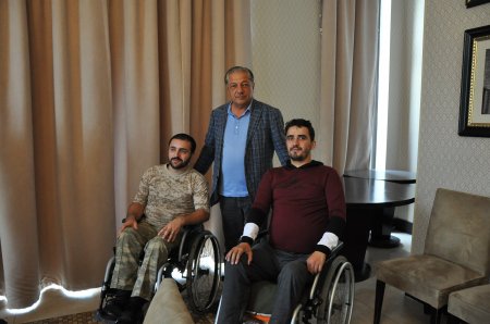 Deputat qazilərlə görüşdü - FOTO