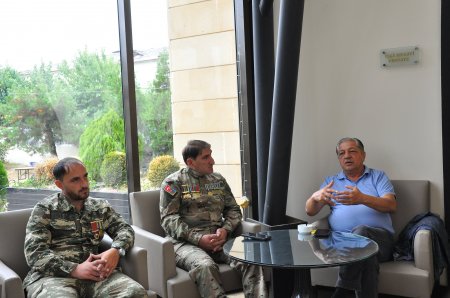 Deputat qazilərlə görüşdü - FOTO
