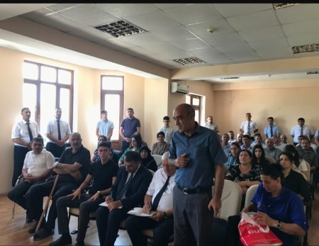Laçın Rayon İcra Hakimiyyətinin  başçısı Aqil  Nəzərlinin laçınlı  məcburi köçkünlərlə növbəti görüşü-səyyar qəbulu 2022-ci il 12 avqust tarixdə Bərdə rayonu ərazisindəki 866 ailəlik məcburi köçkünlər qəsəbəsində keçirilmişdir.