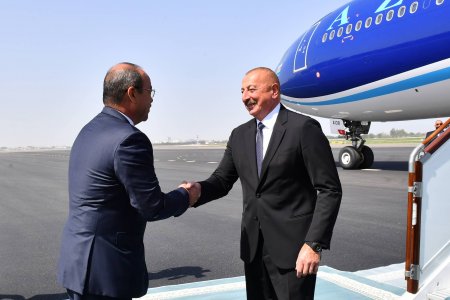 İlham Əliyev Özbəkistana səfərə gəlib