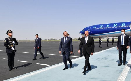 İlham Əliyev Özbəkistana səfərə gəlib