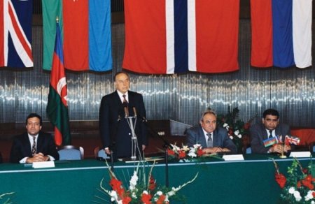 “Əsrin müqaviləsi”nin imzalanmasından 28 il ötür