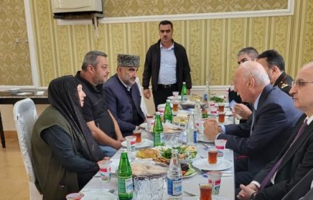 Zakir Fərəcov dünyasını dəyişən qazinin yas mərasimində iştirak edib