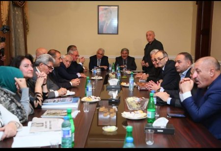 Görkəmli ictimai xadim, şair, nasir, publisist Qənbər Şəmşiroğlunun anadan olmasının 89-cü ildönümünə  həsr olunmuş tədbir keçirilib.