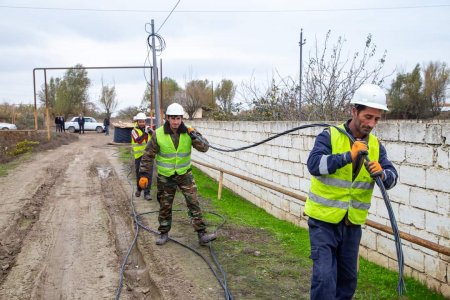 Salyan Rayonunun Yaşayış Məntqələrində Elektrik Şəbəkəsi Tam Yenilənir – FOTOLAR