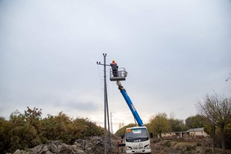 Salyan Rayonunun Yaşayış Məntqələrində Elektrik Şəbəkəsi Tam Yenilənir – FOTOLAR