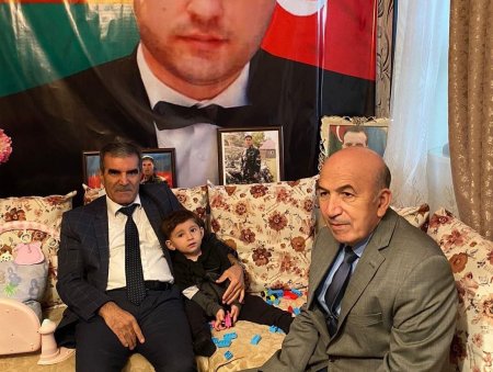 YAP Səbail rayon təşkilatı Vətən müharibəsində şəhid olan Şükürlü Nicat Ayaz oğlunun ildönümündə iştirak edib.