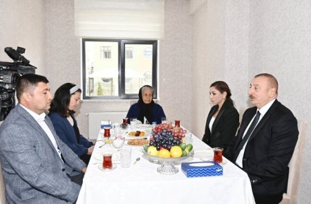 Mehriban Əliyevanın şəhid anası ilə səmimi dialoqu - FOTO