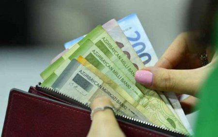 Daha bir məktəbdə rüşvət QALMAQALI: Direktoru rüşvət alır - FOTO