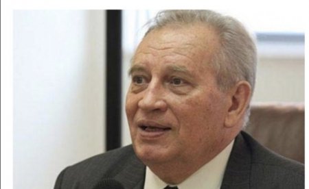 Kazimirov portretə baxanda elə bil onu ildırım vurdu, qapqara qaraldı, nitqi tutuldu...