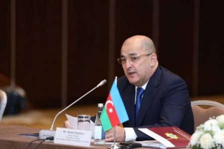 Baş Gömrük İdarəsinin rəisi işdən çıxarıldı