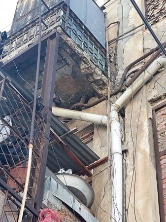 Araşdırma Xətai Rayonunda Bina Sakinlərin Başına Uçur, Icra Hakimiyyəti Və Aidiyyatı Qurumlar Göz Yumur – FOTOLAR Araşdırma Xətai Rayonunda Bina Sakinlərin Başına Uçur, Icra Hakimiyyəti Və Aidiyyatı Qurumlar Göz Yumur – FOTOLAR