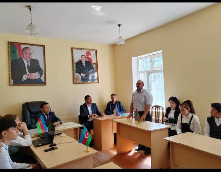 Laçın rayon 37 nömrəli tam orta məktəbdə Ulu öndər Heydər Əliyevin anadan olmasının 100-cü ildönümünə həsr olunmuş dəyirmi masa keçirildi.