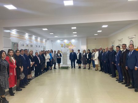  Şərqi Zəngəzur Regional Təhsil İdarəsi, Laçın rayonu təhsil sektorunun təşkilatçılığı  ilə Laçın rayon Bozlu kənd tam orta məktəbində Ulu öndər Heydər Əliyevin 100 illik yubileyi ilə bağlı  tədbir təşkil edilmişdir.