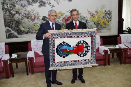 Prezidentin köməkçisi Çində baş katiblə görüşdü - FOTOLAR