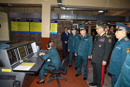Zakir Həsənov Qazaxıstanda Hərbi İnstitutunu ziyarət edib - FOTO
