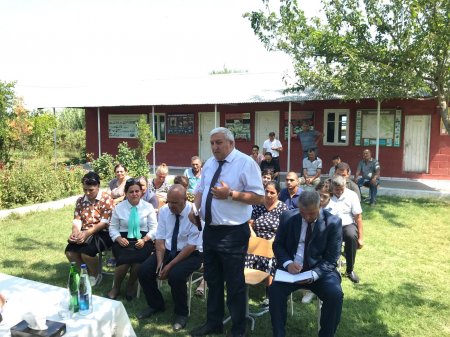 Laçın Rayon İcra Hakimiyyətinin başçısı Aqil Nəzərlinin növbəti görüşü-səyyar qəbulu Bərdə rayonunda Vəliuşaqlı kəndində keçirildi.