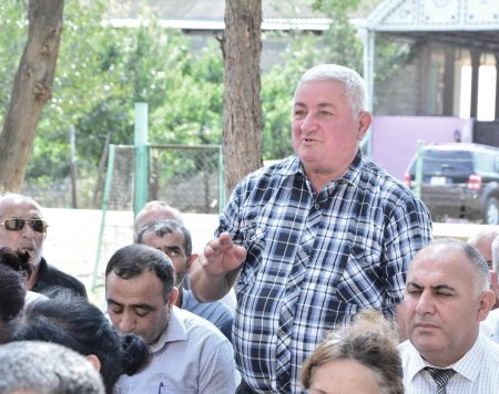 Ağstafa RİH başçısı vətəndaşların növbəti səyyar qəbulunu Qarayazı qəsəbəsində keçirib