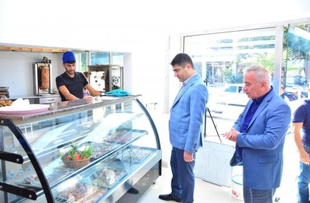 Ağstafa RİH başçısı Seymur Orucov aidiyyəti üzrə məsul şəxslərlə birlikdə növbəti dəfə rayon mərkəzini gəzib