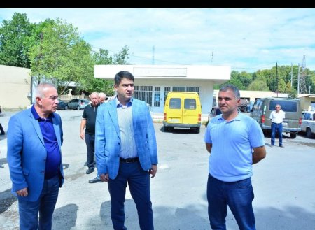 Ağstafa RİH başçısı Seymur Orucov aidiyyəti üzrə məsul şəxslərlə birlikdə növbəti dəfə rayon mərkəzini gəzib