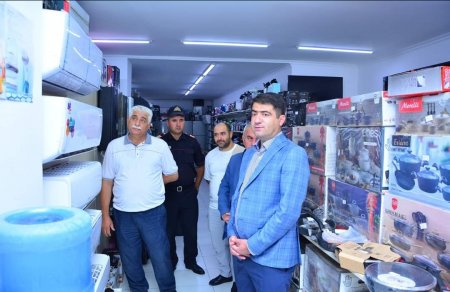 Ağstafa RİH başçısı Seymur Orucov aidiyyəti üzrə məsul şəxslərlə birlikdə növbəti dəfə rayon mərkəzini gəzib