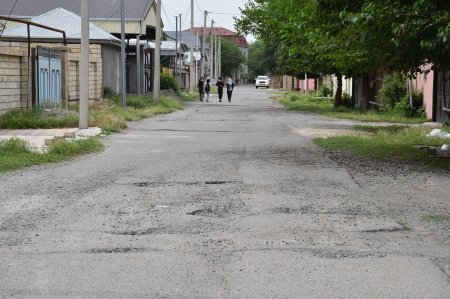 Növbəti asfaltlaşma işləri İ.Həsənoğlu küçəsinin avtomobil yollarında aparılıb