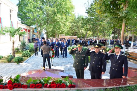 27 Sentyabr - Anım Günündə Ağstafa şəhərinin mərkəzində ucaldılmış “Şəhid” Memorial Abidə Kompleksində ümumrayon tədbiri təşkil olunub