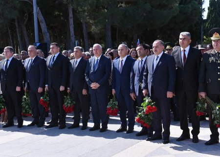 Sumqayıtda şəhidlərin xatirəsi anılıb- FOTO