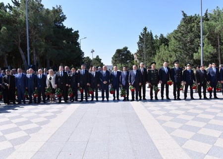 Sumqayıtda şəhidlərin xatirəsi anılıb- FOTO