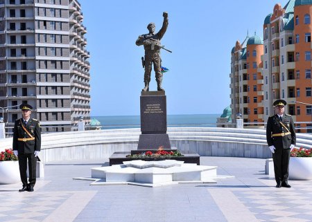 Sumqayıtda şəhidlərin xatirəsi anılıb- FOTO