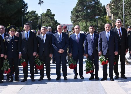 Sumqayıtda şəhidlərin xatirəsi anılıb- FOTO