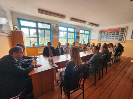 YAP Kəlbəcər rayon təşkilatının sədri Həbib Misirovun partiya üzvləri və sakinlərlə görüşləri davam edir.