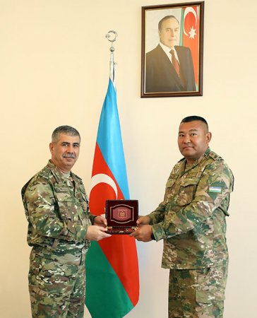 Zakir Həsənov müdafiə nazirləri və generalları medalla TƏLTİF ETDİ